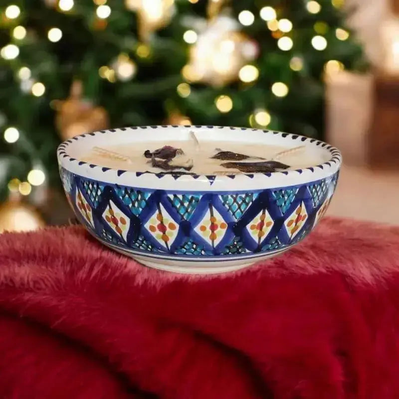 Bougie artisanale ronde en céramique de Nabeul décorée de pétales