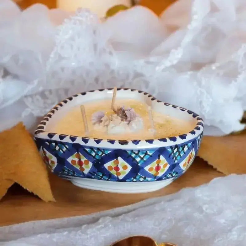 Bougie artisanale cœur en céramique bleue de Nabeul décorée