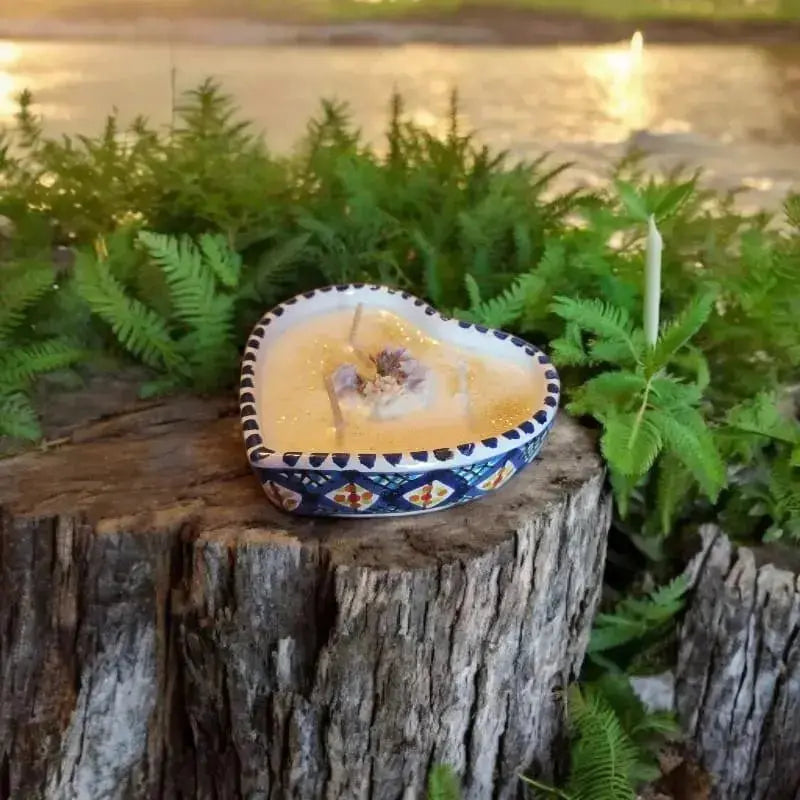 Bougie artisanale cœur en céramique bleue de Nabeul décorée SUR UN RONDIN DE BOIS 