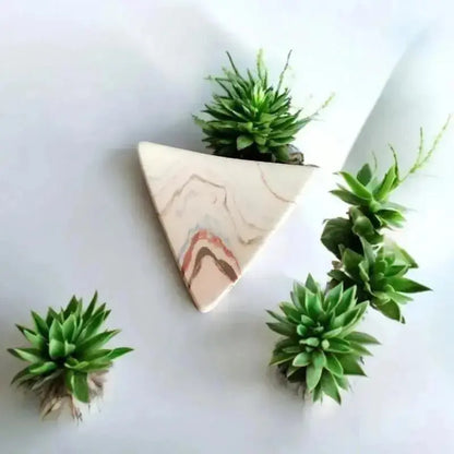 Coupelle au diferente couleur de marbrage en forme triangulaire en argile faite mains a st emilion 