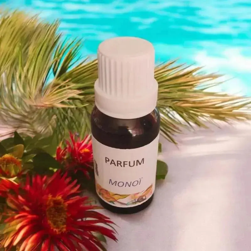 extrait de parfum monoï en fiole ambrée, étiquette visible, fabriqué près de Jonzac