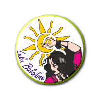 On vois le logo rond avec une femme, un soleil en dessin avec la mention LULUBALADINE